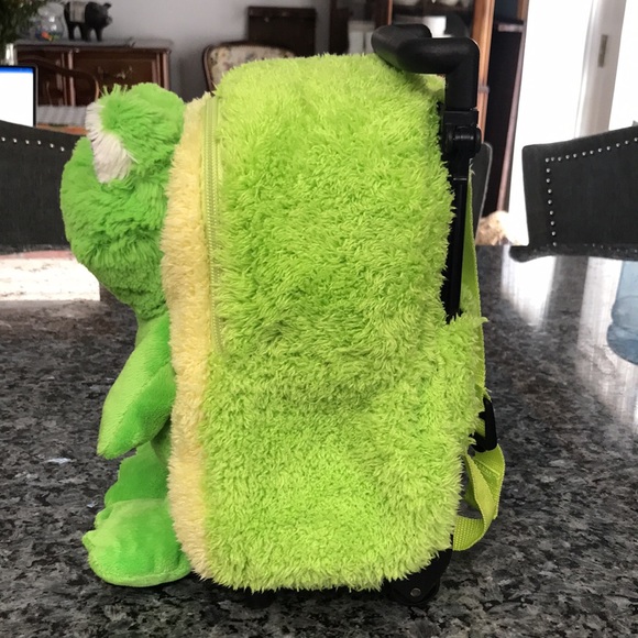 Adorable fuzzy frog backpack/rolling case - Picture 4 of 6